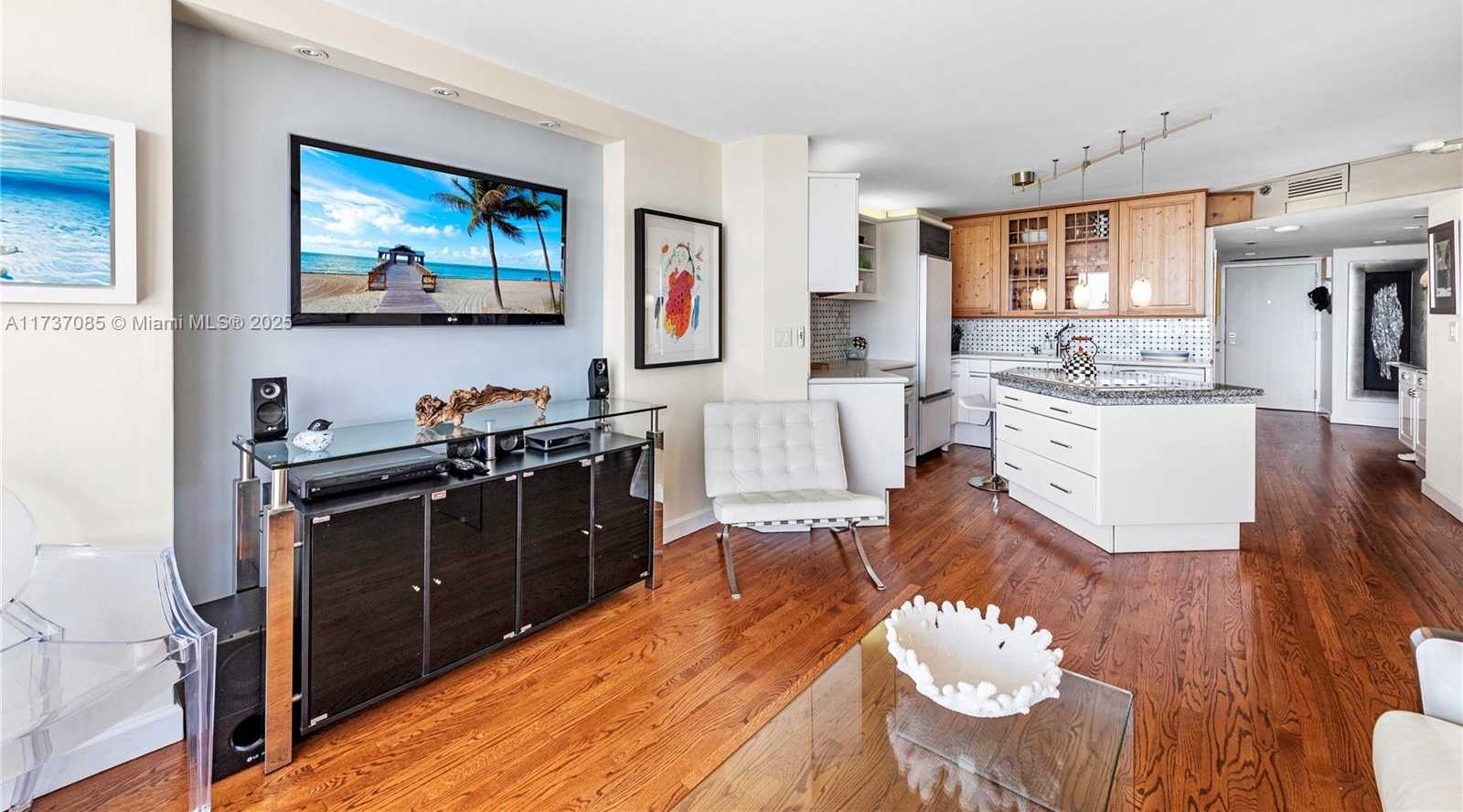 Small Image of 2555 COLLINS AVE #607, Miami Beach Number 30