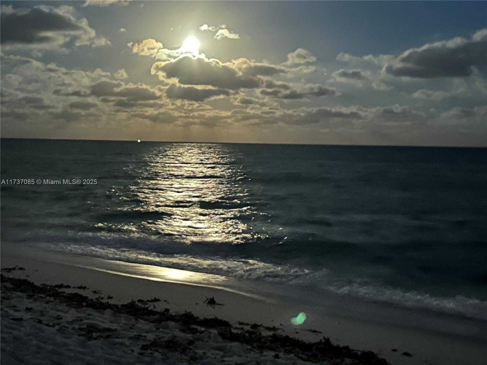 Small Image of 2555 COLLINS AVE #607, Miami Beach Number 37
