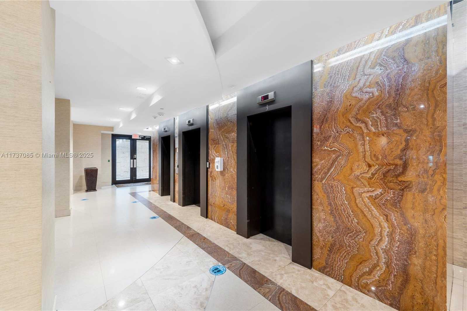 Small Image of 2555 COLLINS AVE #607, Miami Beach Number 42