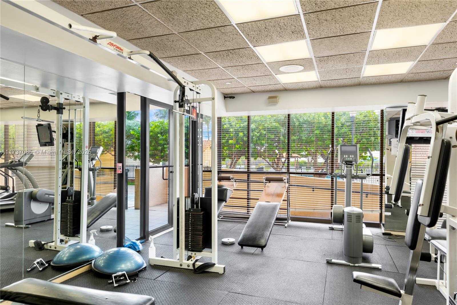 Small Image of 2555 COLLINS AVE #607, Miami Beach Number 57