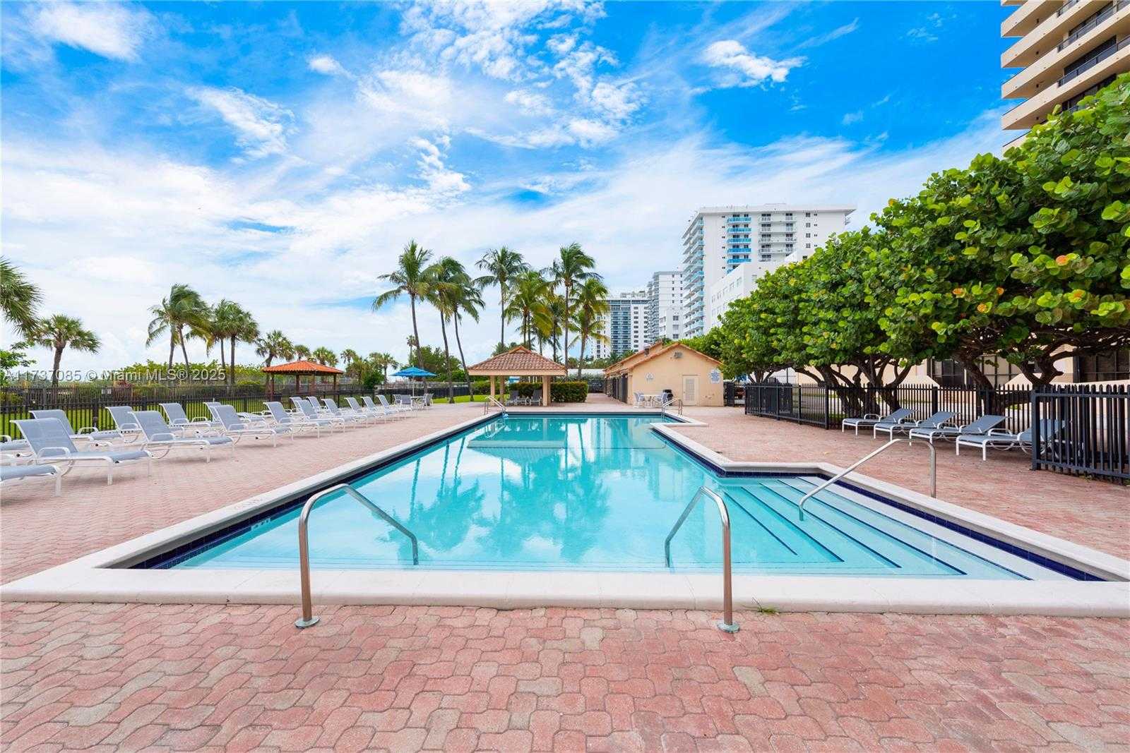 Small Image of 2555 COLLINS AVE #607, Miami Beach Number 69