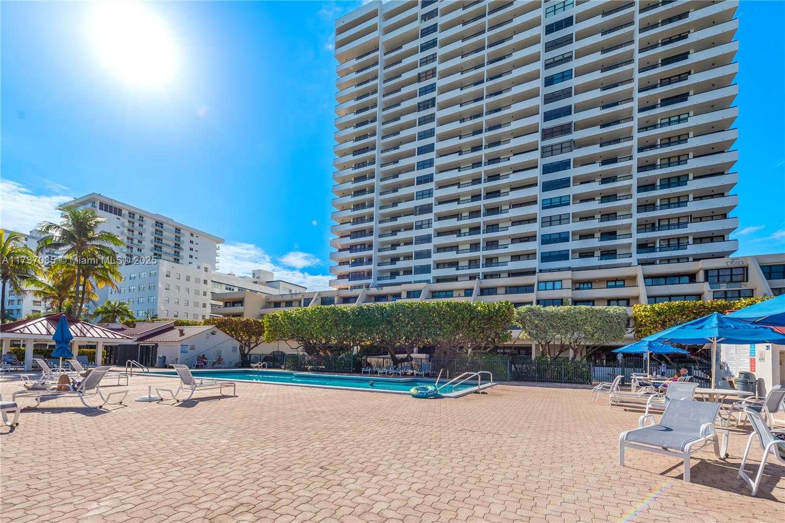 Small Image of 2555 COLLINS AVE #607, Miami Beach Number 72
