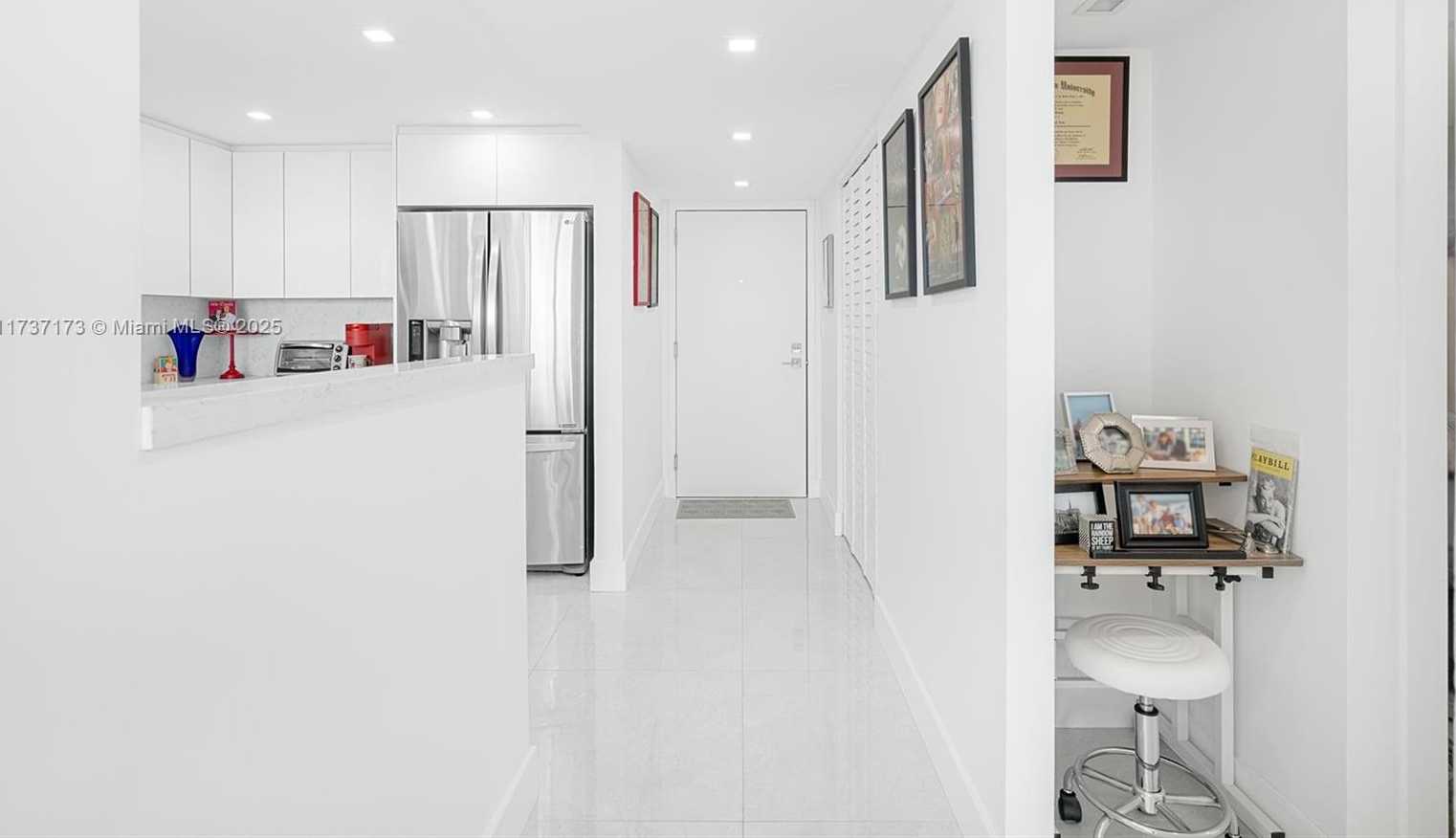 Small Image of 2555 COLLINS AVE #1106, Miami Beach Number 10