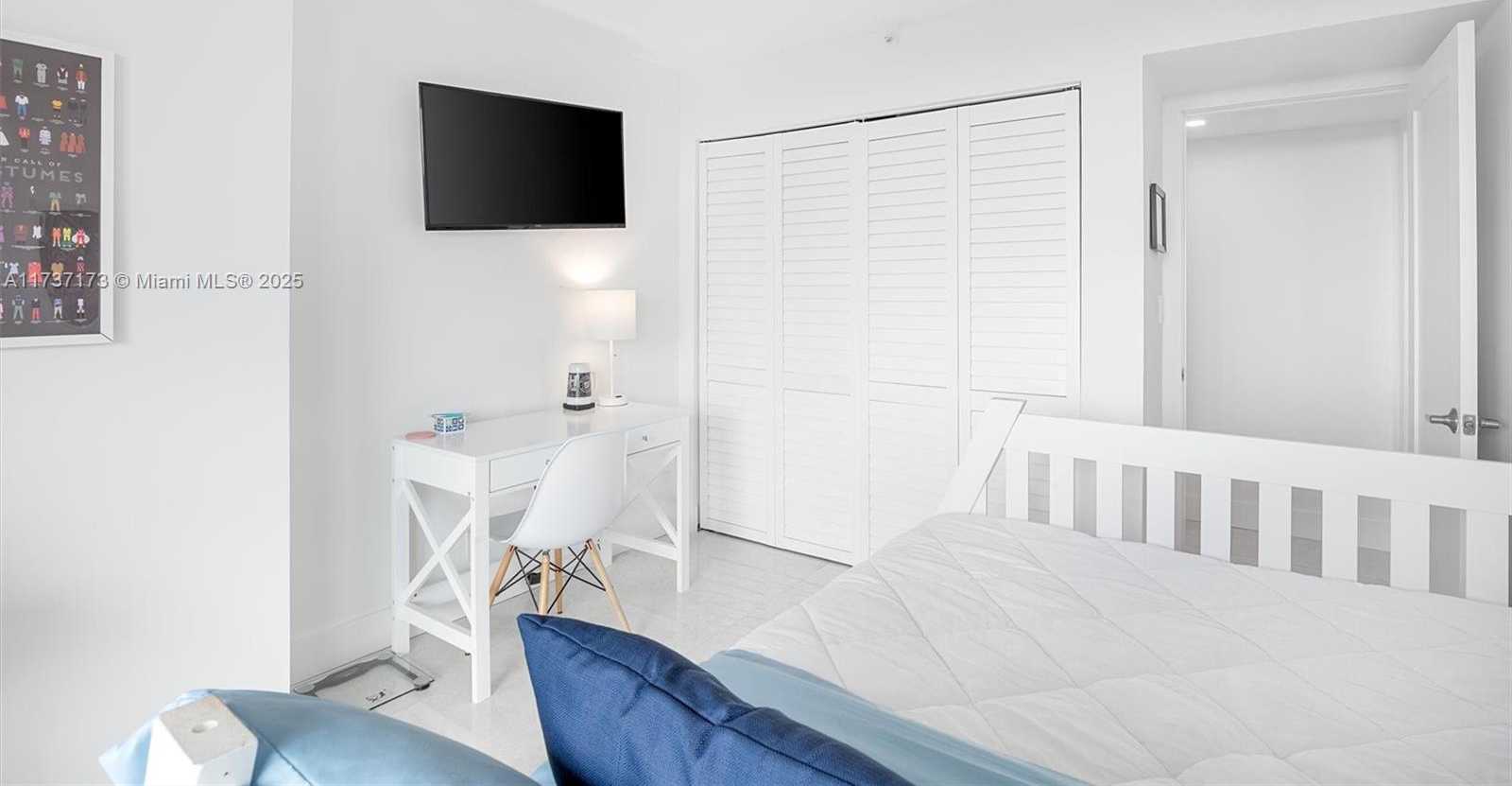 Small Image of 2555 COLLINS AVE #1106, Miami Beach Number 13