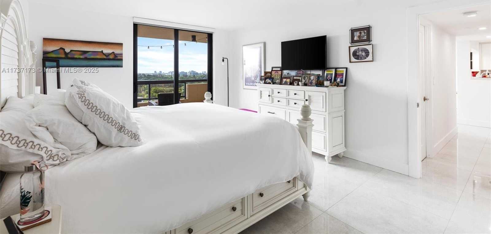Small Image of 2555 COLLINS AVE #1106, Miami Beach Number 15