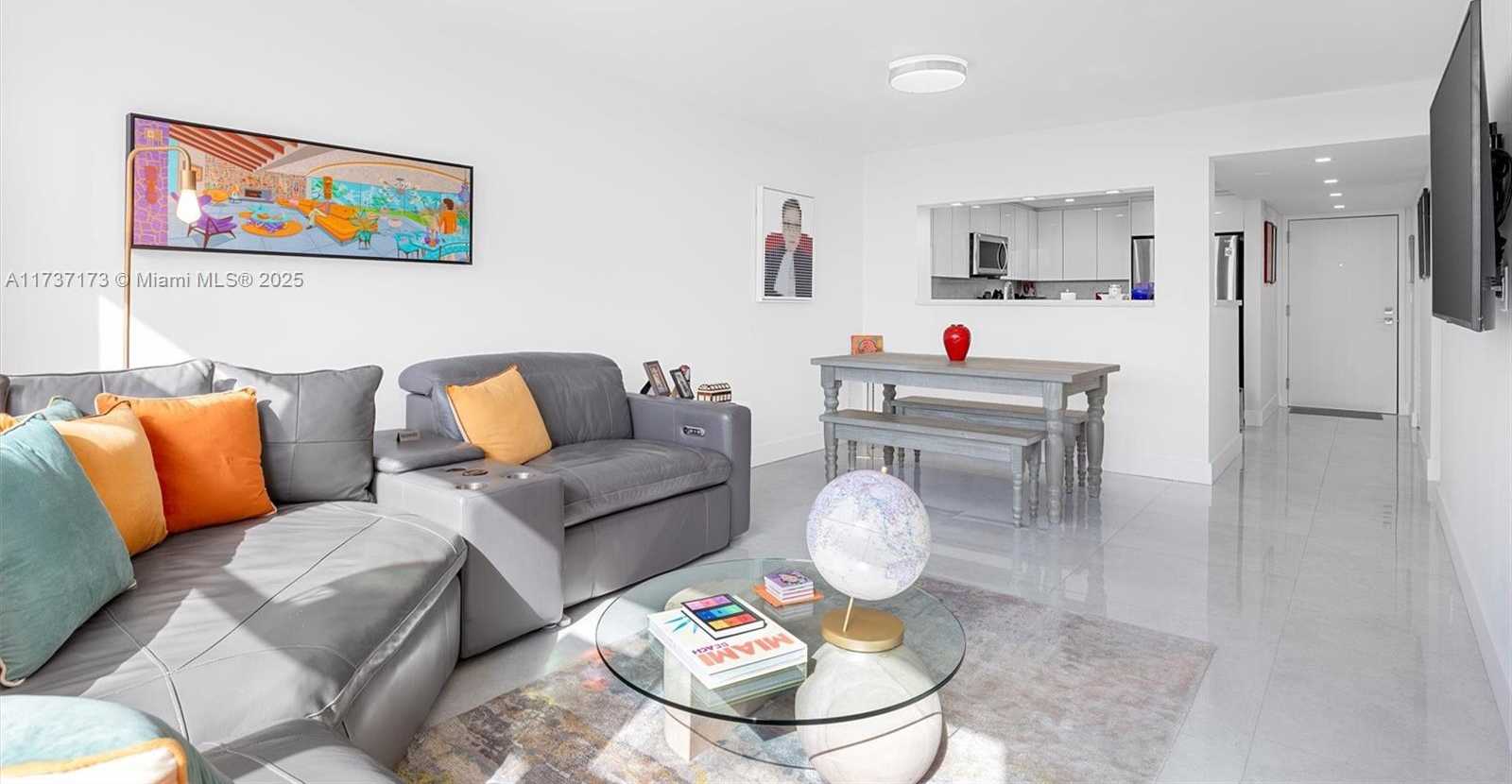 Small Image of 2555 COLLINS AVE #1106, Miami Beach Number 2