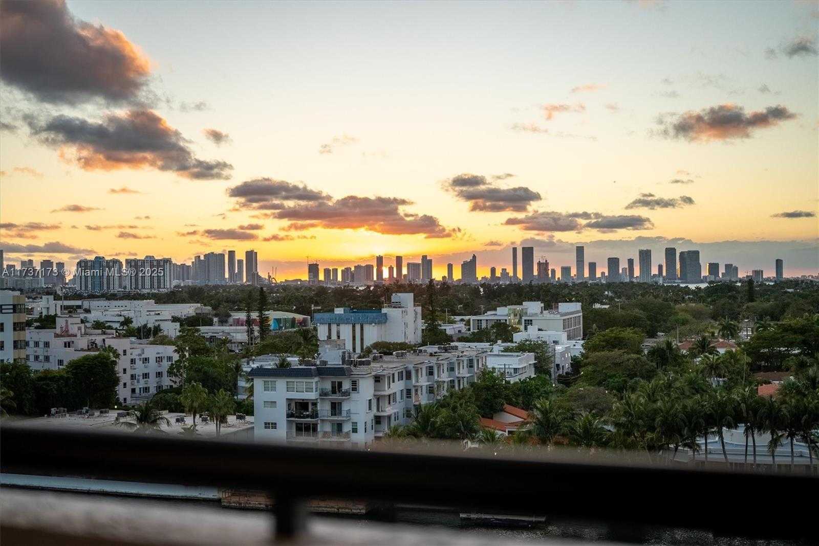 Small Image of 2555 COLLINS AVE #1106, Miami Beach Number 21
