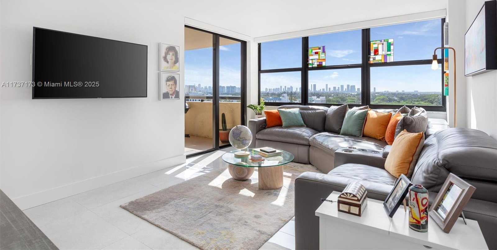 Small Image of 2555 COLLINS AVE #1106, Miami Beach Number 3