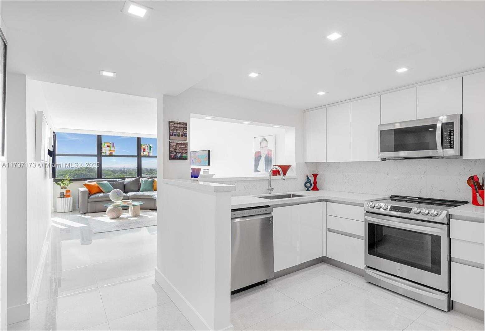 Small Image of 2555 COLLINS AVE #1106, Miami Beach Number 8