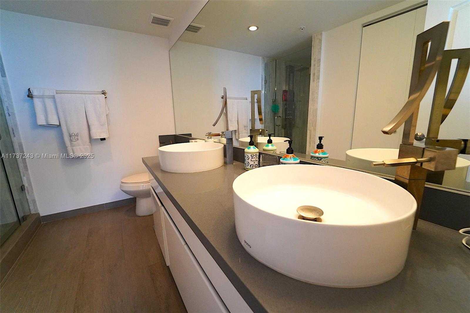 Small Image of 1900 SUNSET HARBOUR DR #2315, Miami Beach Number 6