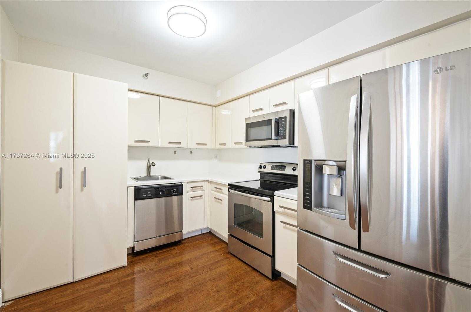 Small Image of 3530 MYSTIC POINTE DR #1913, Aventura Number 11