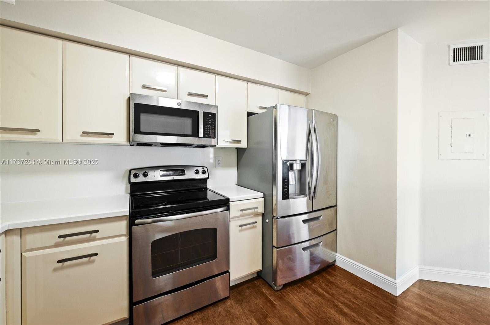 Small Image of 3530 MYSTIC POINTE DR #1913, Aventura Number 12