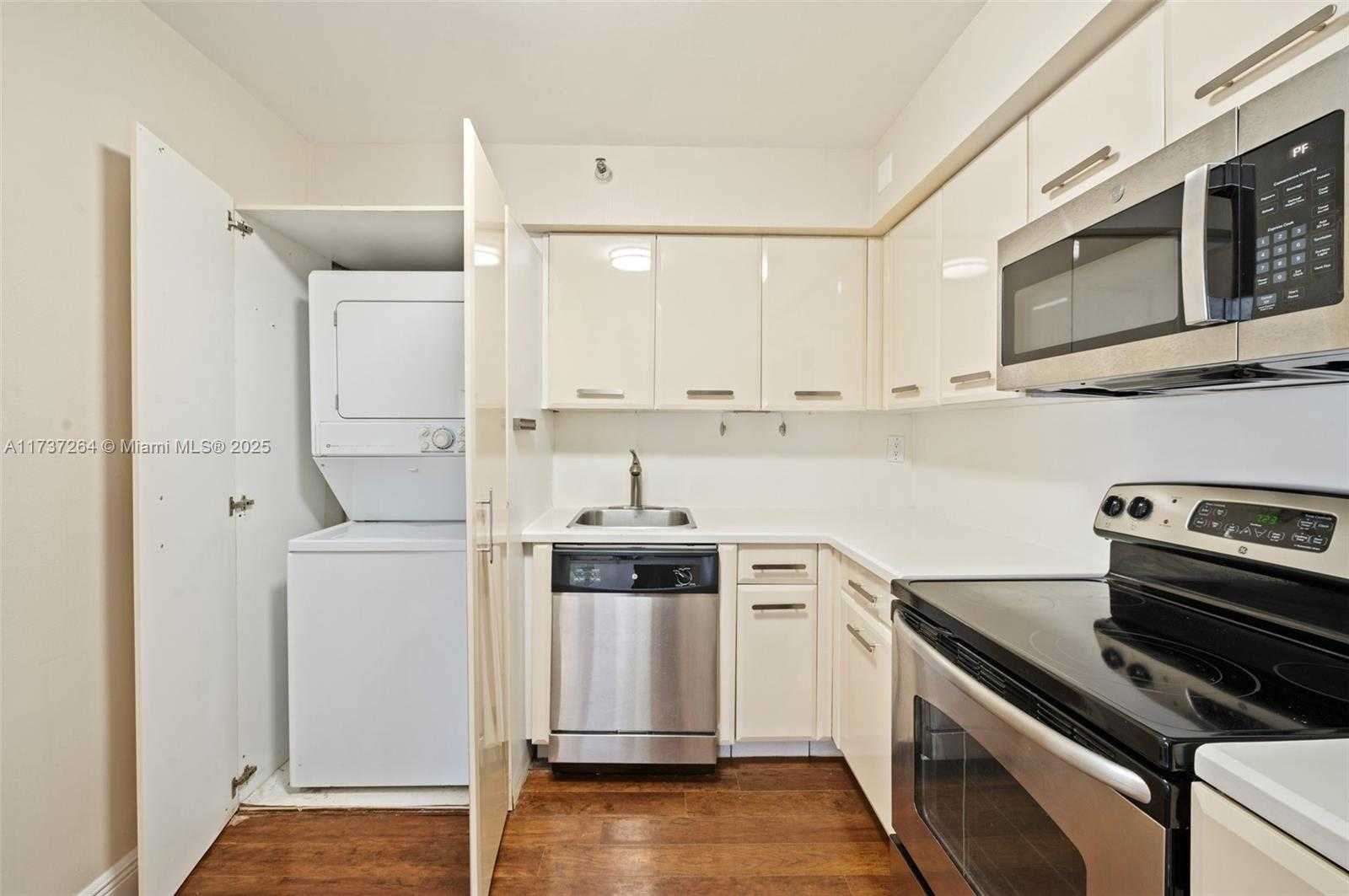Small Image of 3530 MYSTIC POINTE DR #1913, Aventura Number 14