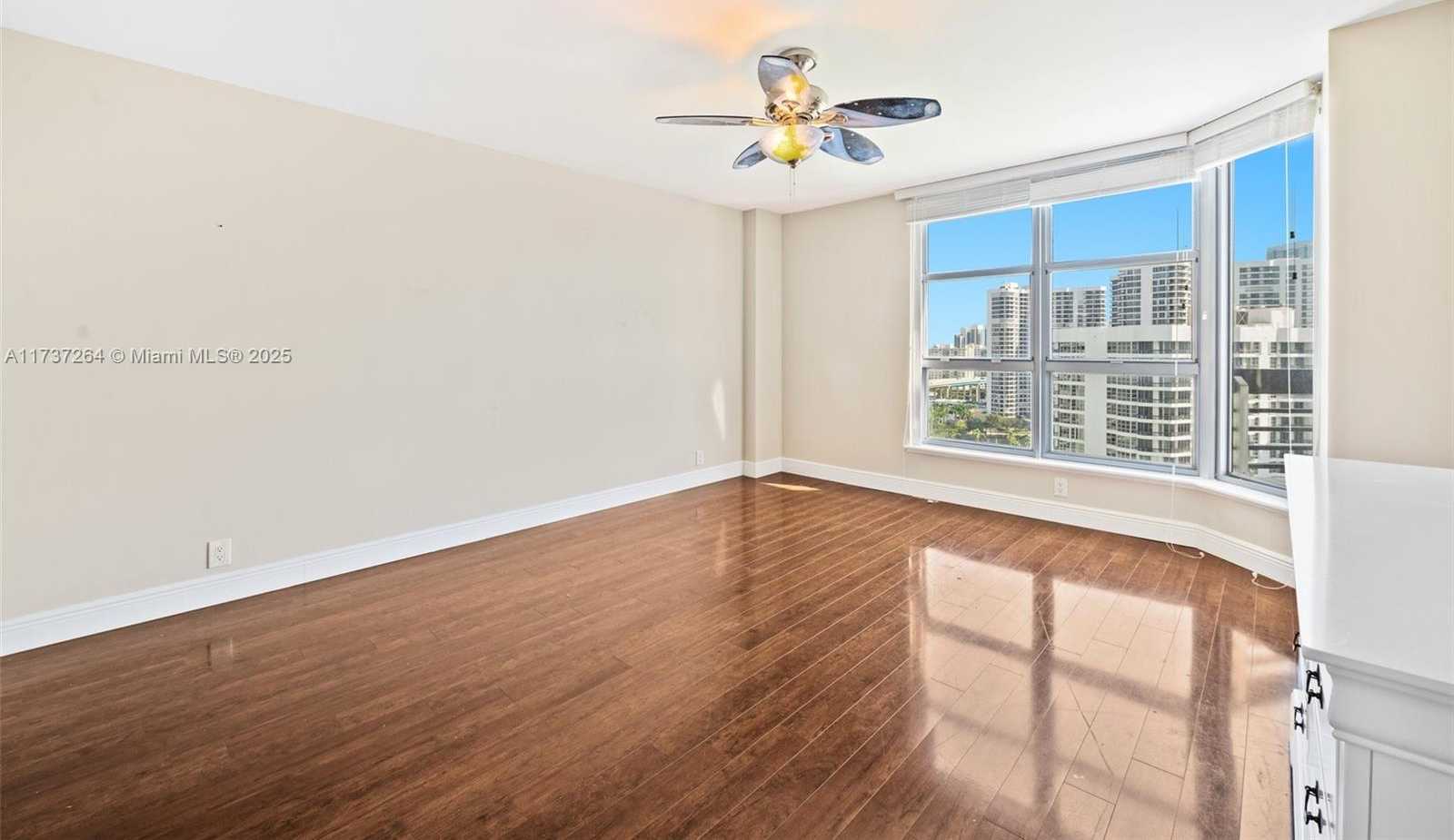 Small Image of 3530 MYSTIC POINTE DR #1913, Aventura Number 16
