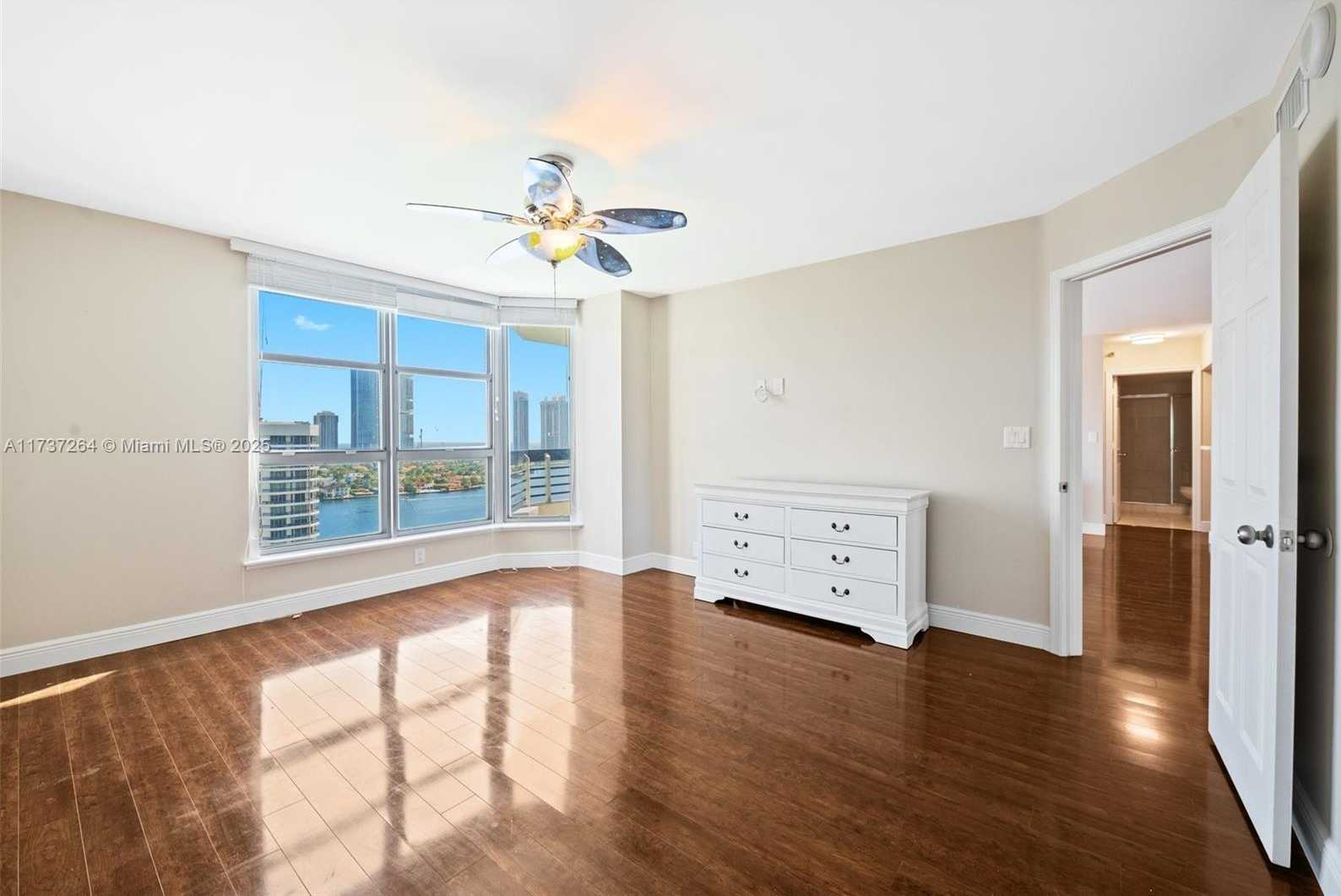 Small Image of 3530 MYSTIC POINTE DR #1913, Aventura Number 17