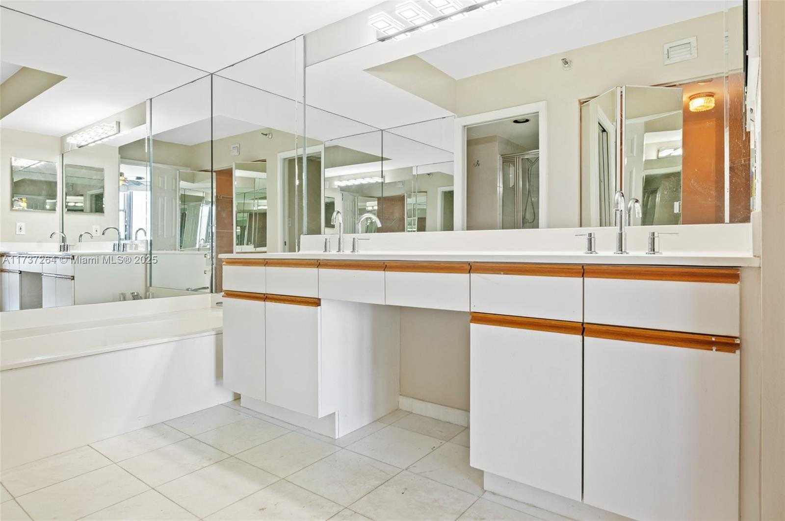 Small Image of 3530 MYSTIC POINTE DR #1913, Aventura Number 19