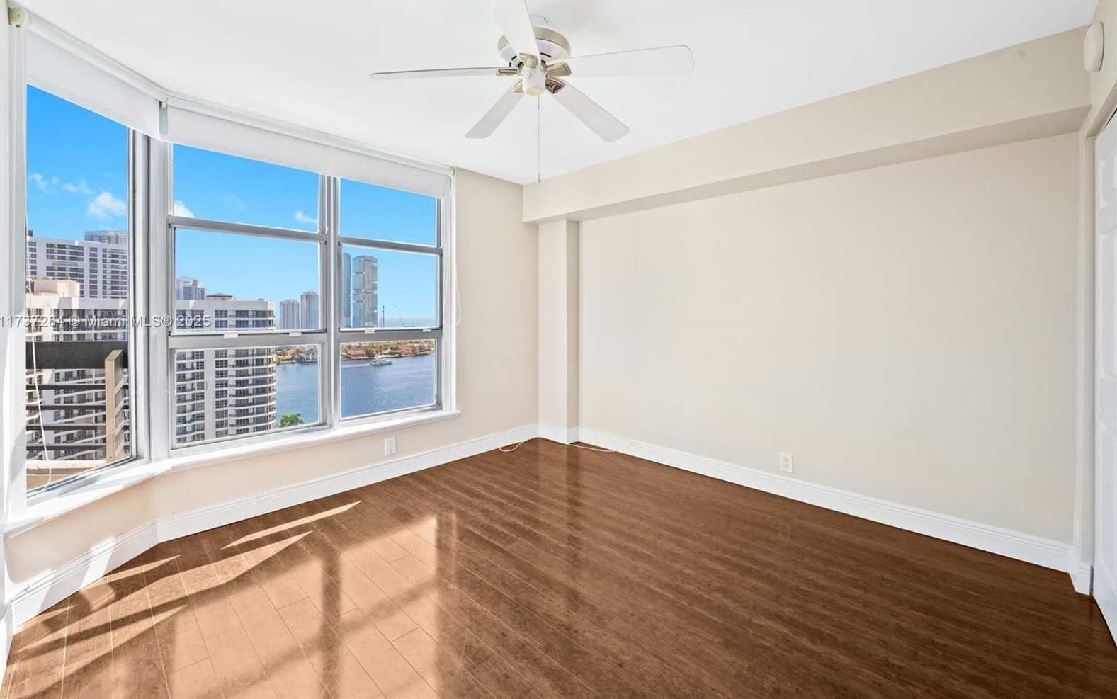 Small Image of 3530 MYSTIC POINTE DR #1913, Aventura Number 23