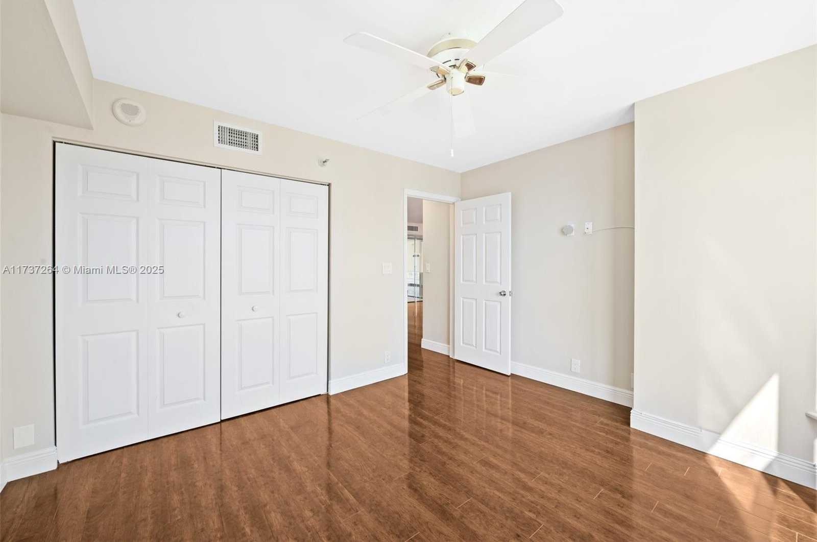 Small Image of 3530 MYSTIC POINTE DR #1913, Aventura Number 25