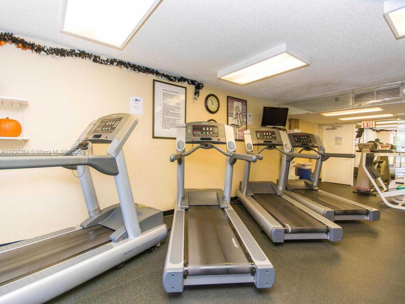 Small Image of 3530 MYSTIC POINTE DR #1913, Aventura Number 31