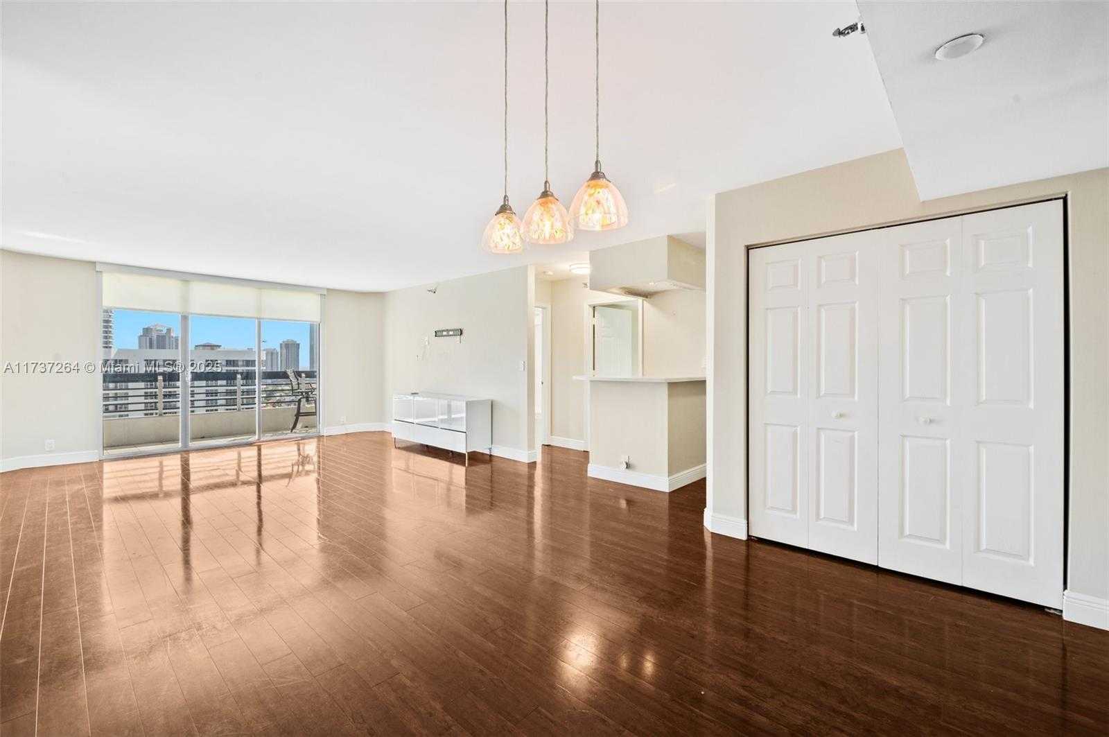 Small Image of 3530 MYSTIC POINTE DR #1913, Aventura Number 5