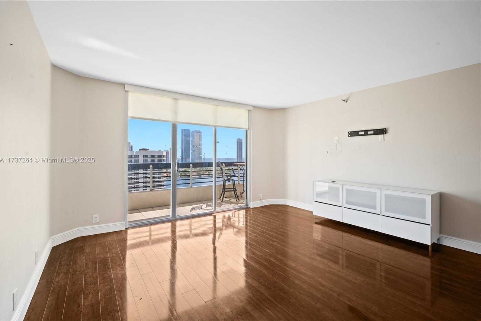 Small Image of 3530 MYSTIC POINTE DR #1913, Aventura Number 6