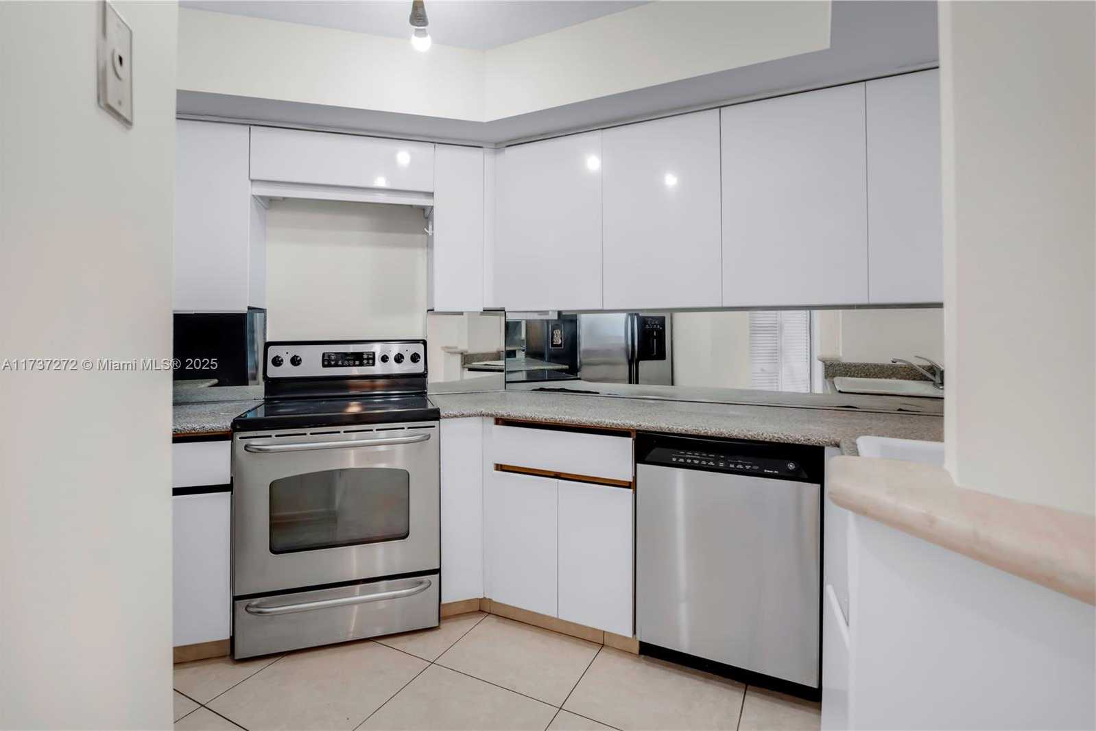 Small Image of 6767 COLLINS AVE #1907, Miami Beach Number 3