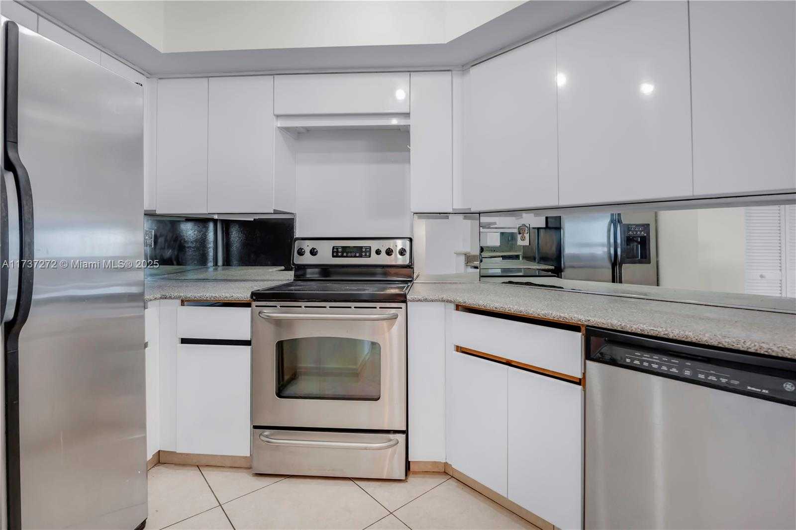 Small Image of 6767 COLLINS AVE #1907, Miami Beach Number 4