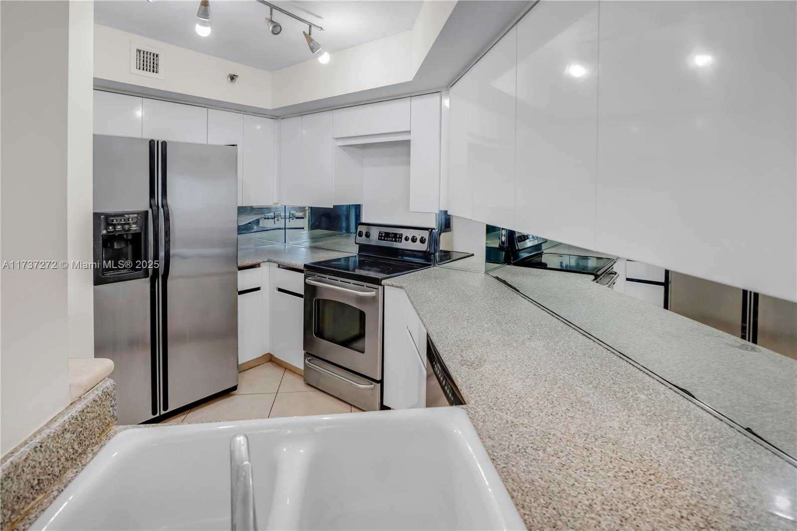 Small Image of 6767 COLLINS AVE #1907, Miami Beach Number 5