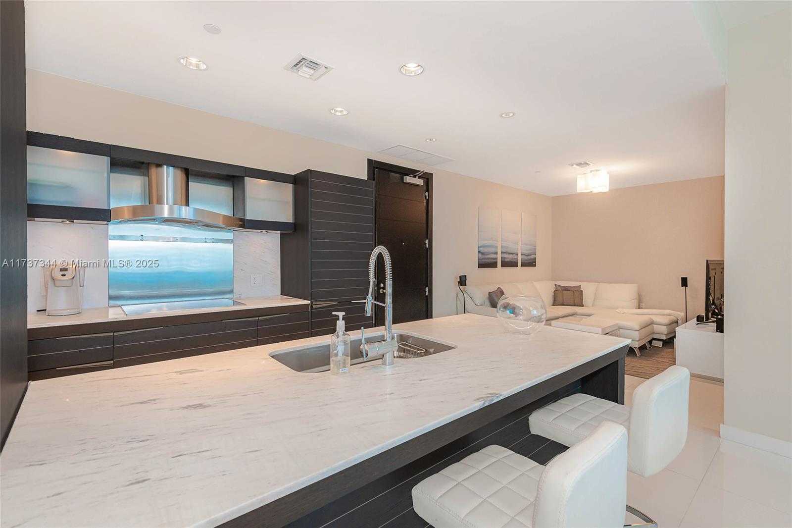 Small Image of 200 BISCAYNE BOULEVARD WAY #5109, Miami Number 10