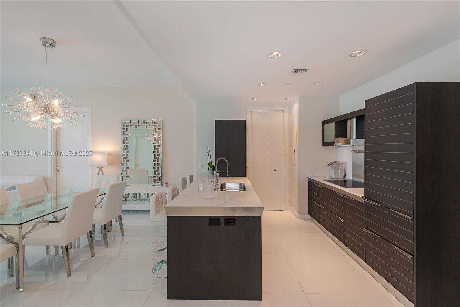 Small Image of 200 BISCAYNE BOULEVARD WAY #5109, Miami Number 11