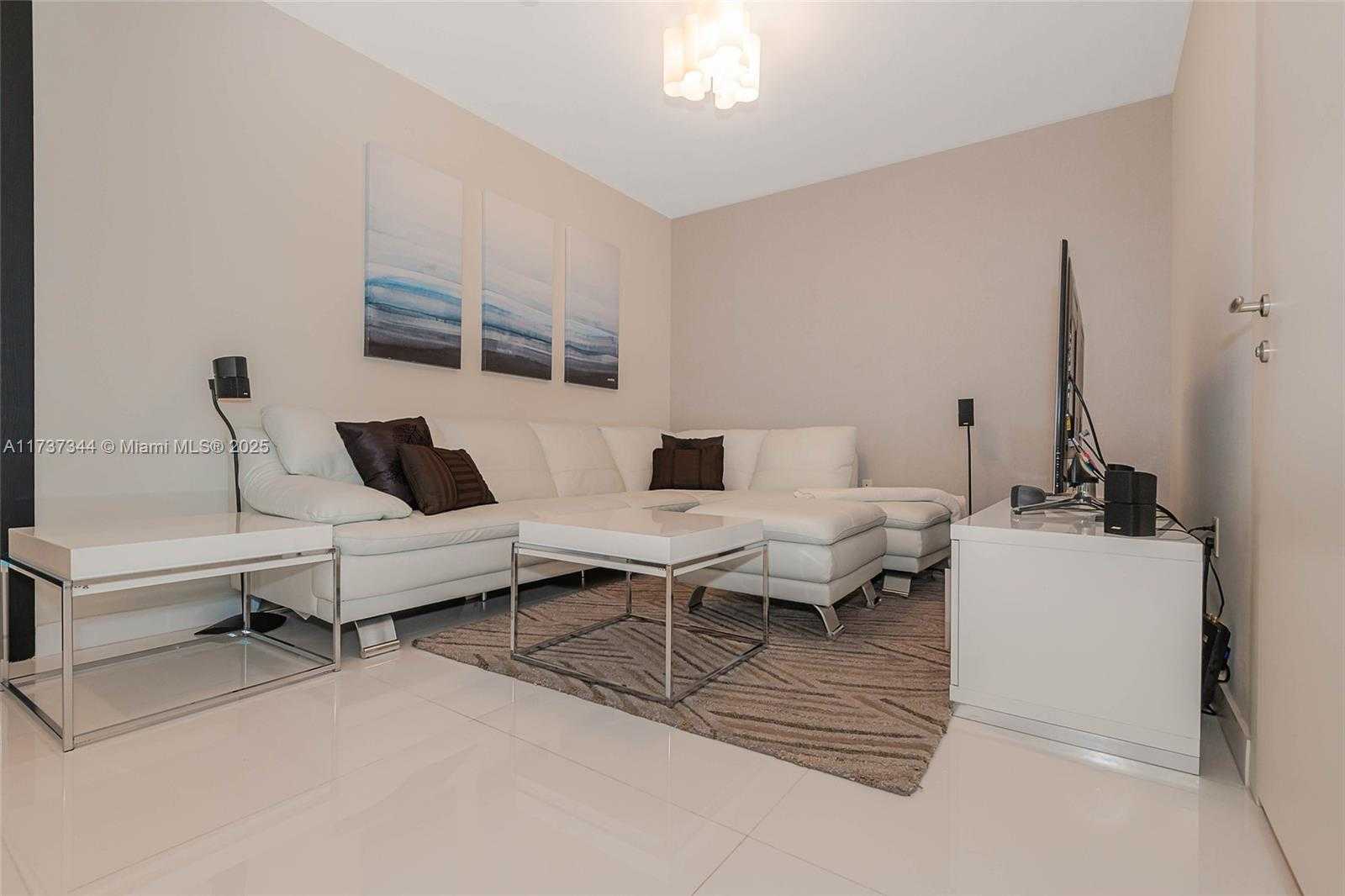 Small Image of 200 BISCAYNE BOULEVARD WAY #5109, Miami Number 12
