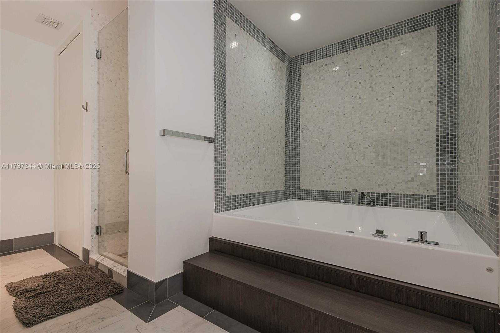Small Image of 200 BISCAYNE BOULEVARD WAY #5109, Miami Number 20