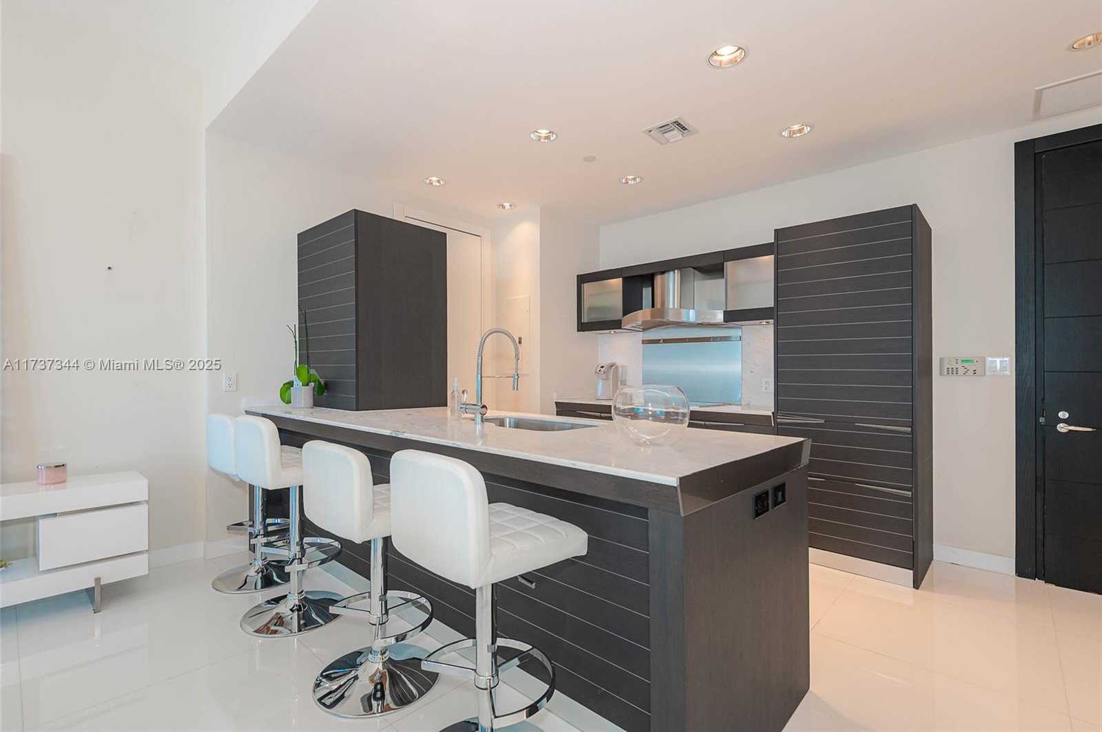 Small Image of 200 BISCAYNE BOULEVARD WAY #5109, Miami Number 9
