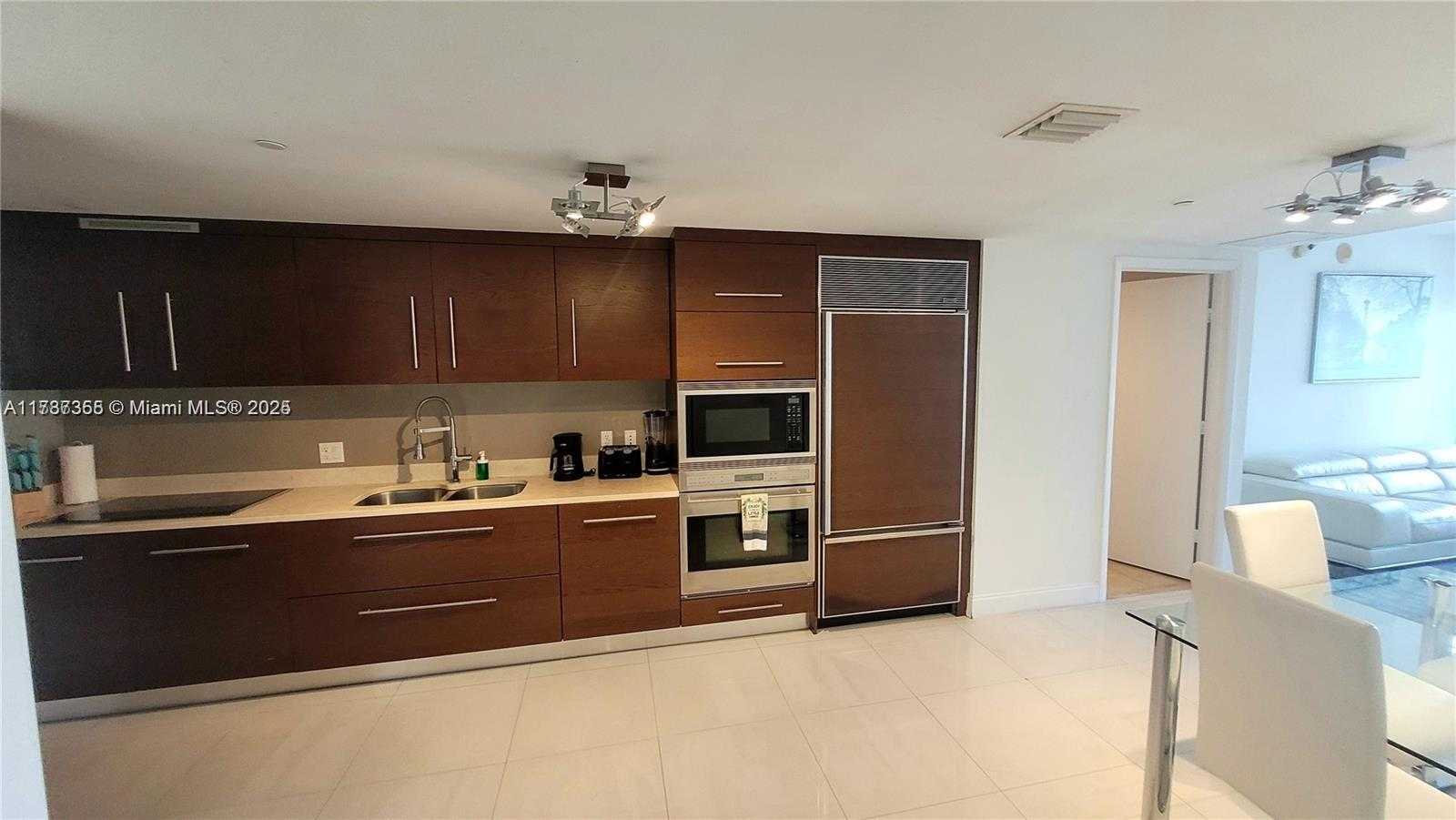 Small Image of 485 BRICKELL AVE #2311, Miami Number 6