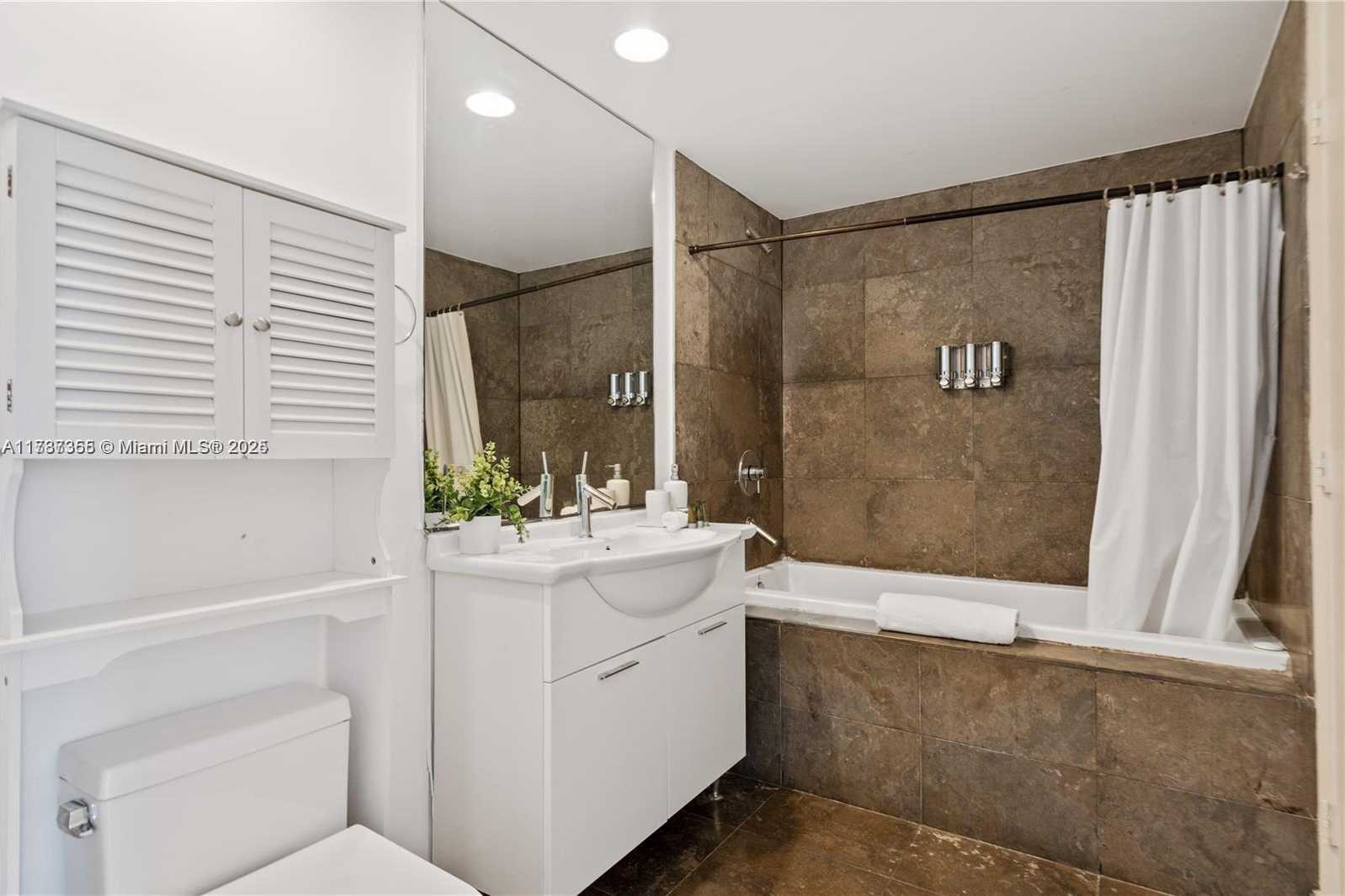 Small Image of 485 BRICKELL AVE #2311, Miami Number 9