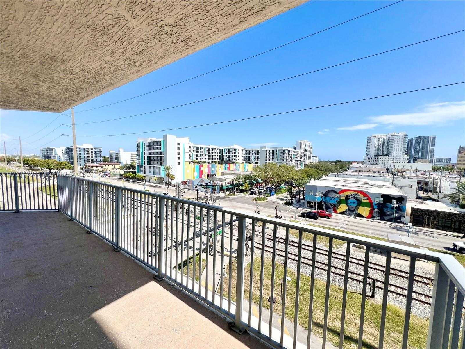 Small Image of 140 Dixie Hwy, Hollywood, FL 33020, USA Number 4