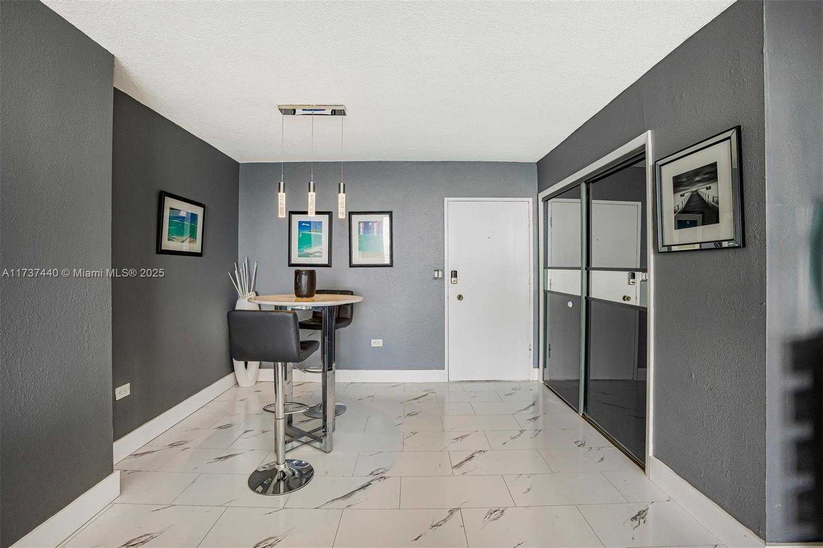 Small Image of 5555 COLLINS AVE #16L, Miami Beach Number 15