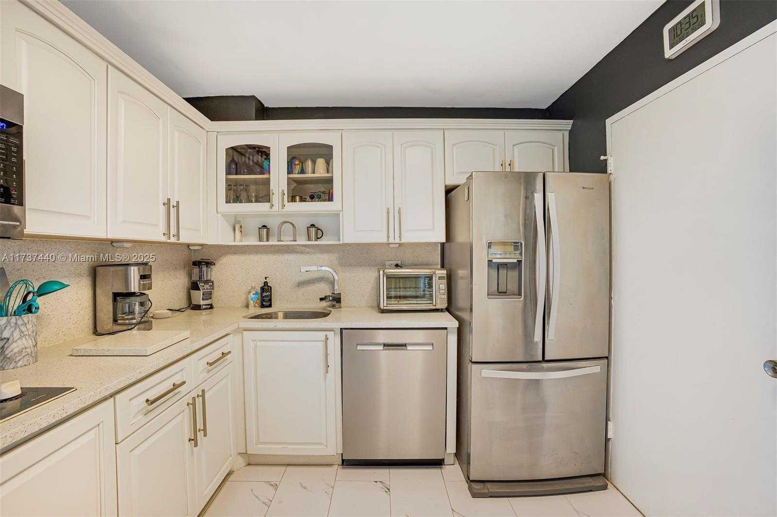 Small Image of 5555 COLLINS AVE #16L, Miami Beach Number 17
