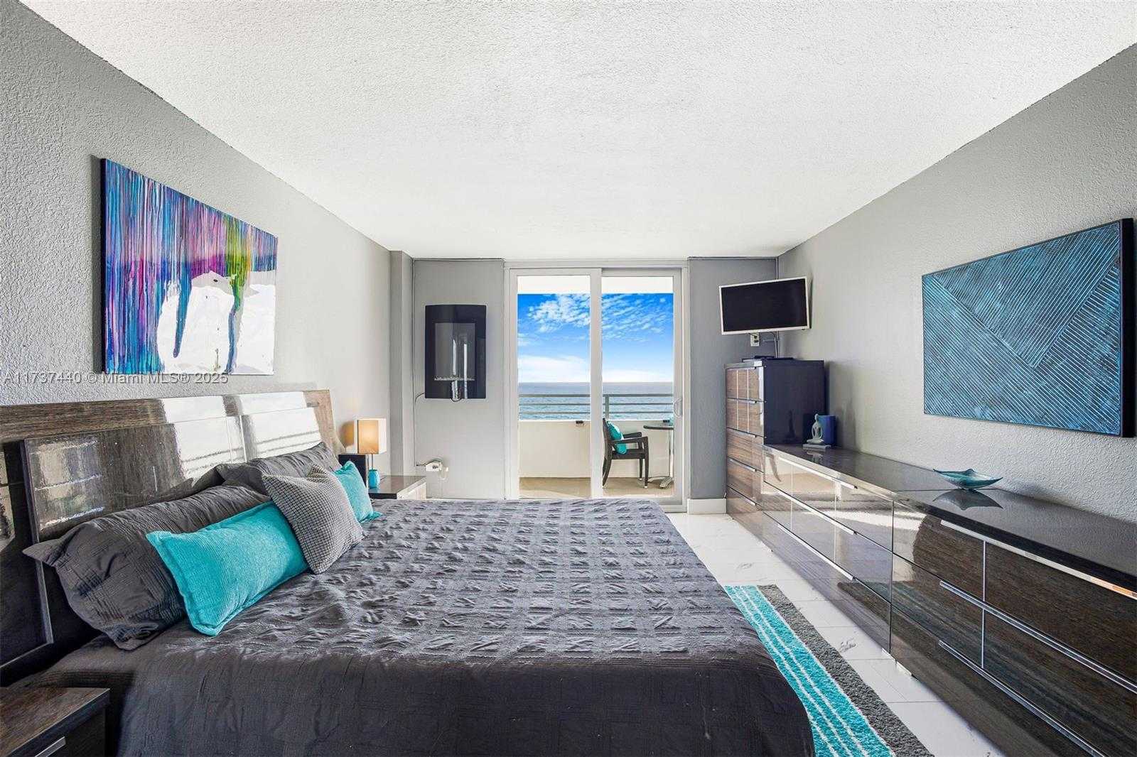 Small Image of 5555 COLLINS AVE #16L, Miami Beach Number 21