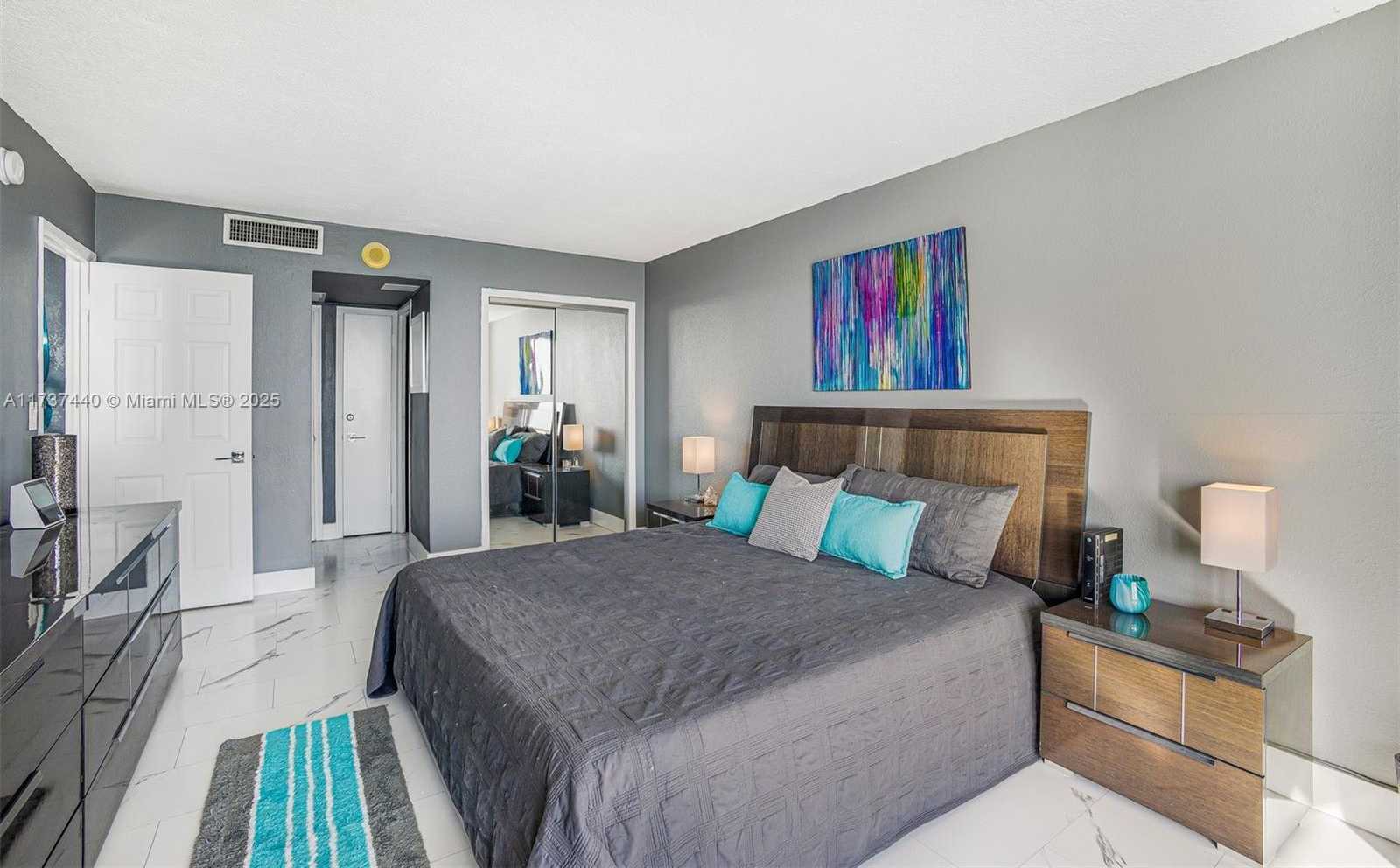 Small Image of 5555 COLLINS AVE #16L, Miami Beach Number 22