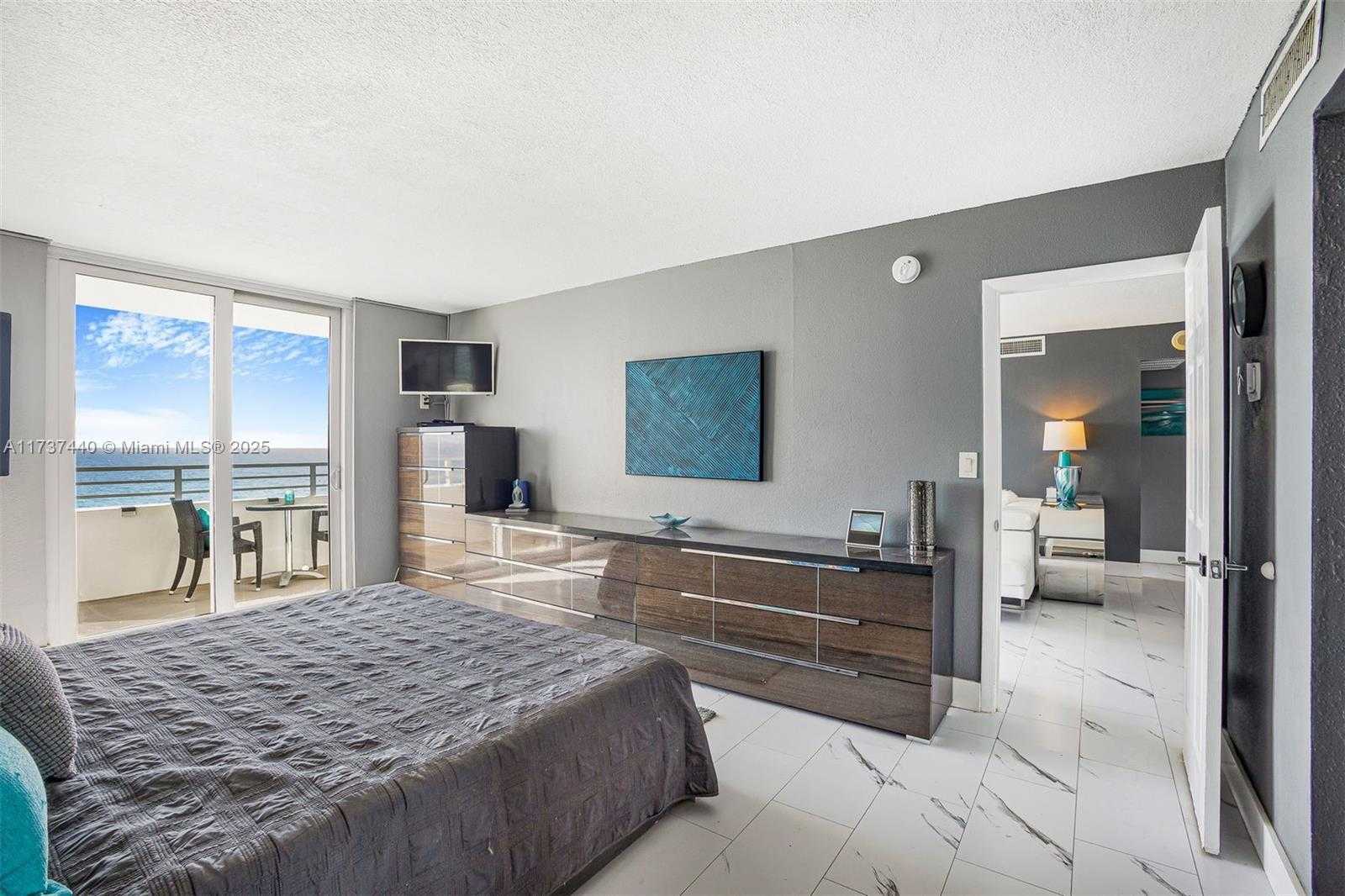 Small Image of 5555 COLLINS AVE #16L, Miami Beach Number 23
