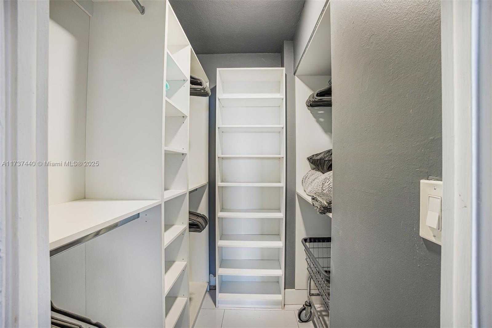 Small Image of 5555 COLLINS AVE #16L, Miami Beach Number 28