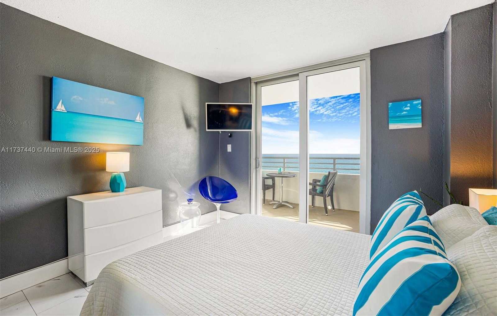 Small Image of 5555 COLLINS AVE #16L, Miami Beach Number 30
