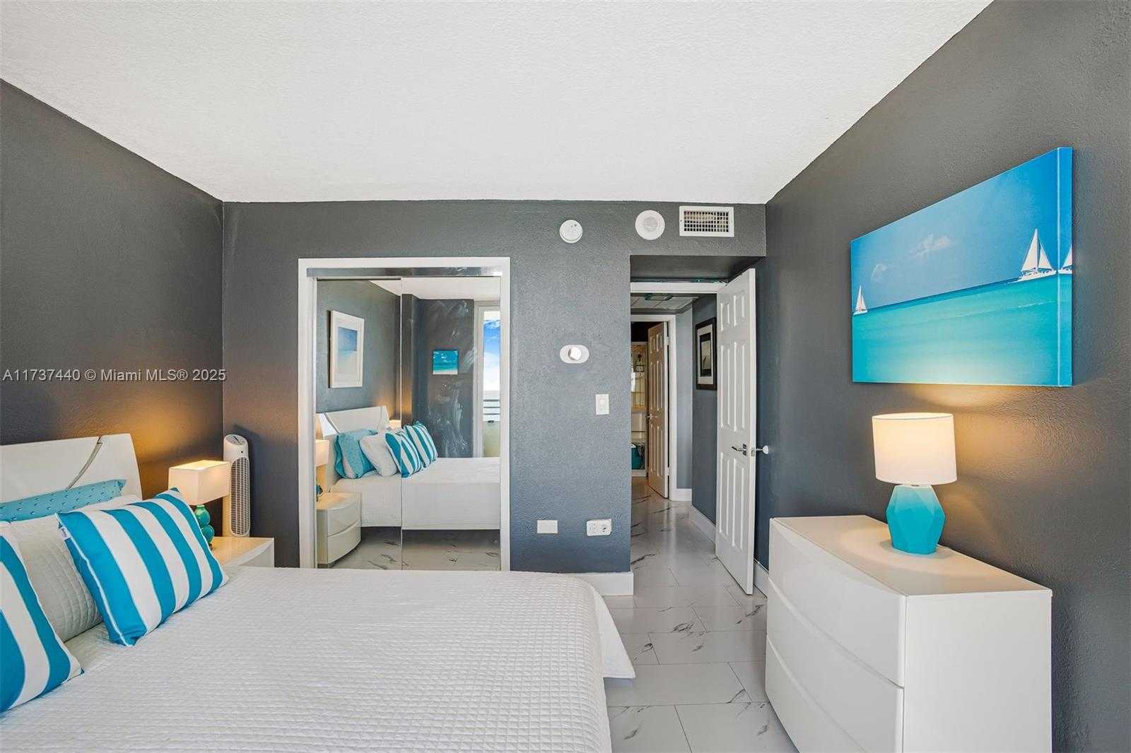 Small Image of 5555 COLLINS AVE #16L, Miami Beach Number 34