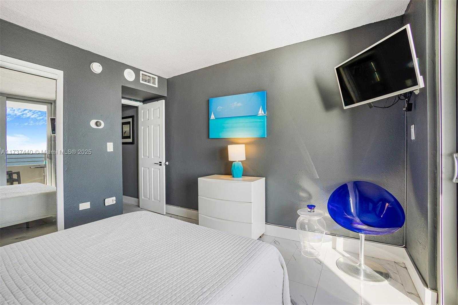 Small Image of 5555 COLLINS AVE #16L, Miami Beach Number 35