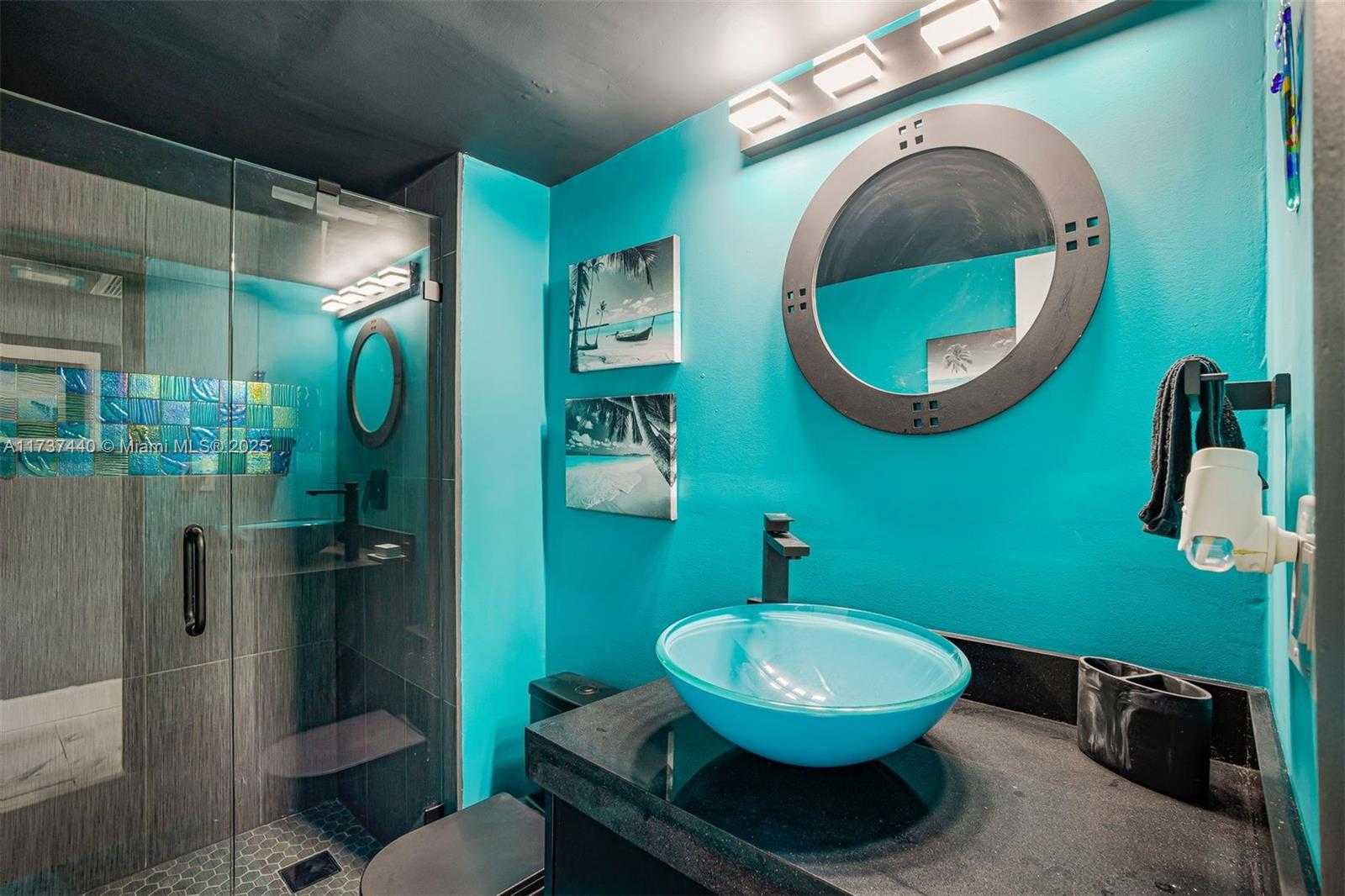 Small Image of 5555 COLLINS AVE #16L, Miami Beach Number 36