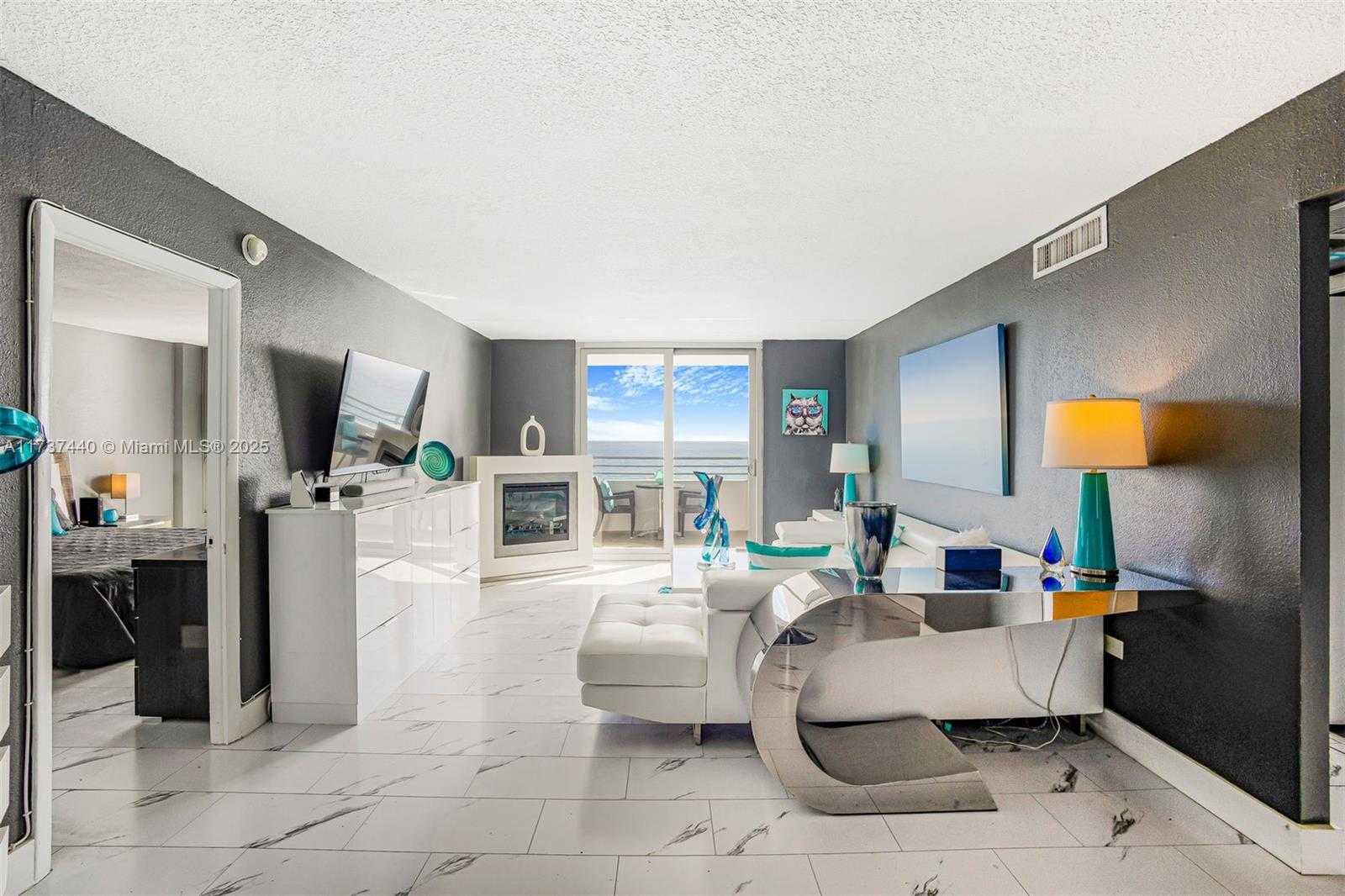 Small Image of 5555 COLLINS AVE #16L, Miami Beach Number 4