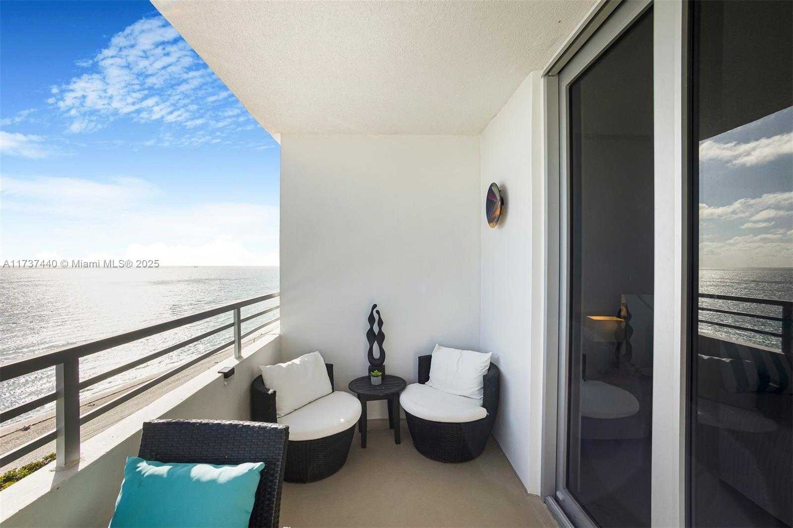 Small Image of 5555 COLLINS AVE #16L, Miami Beach Number 44