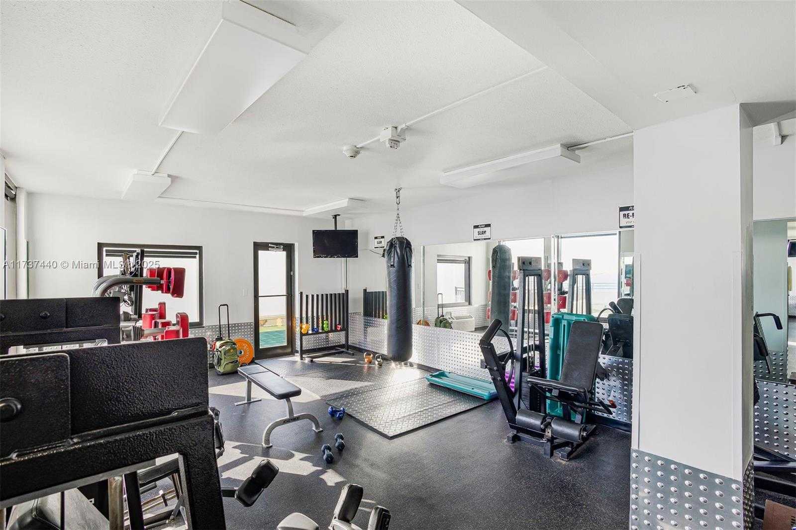 Small Image of 5555 COLLINS AVE #16L, Miami Beach Number 47