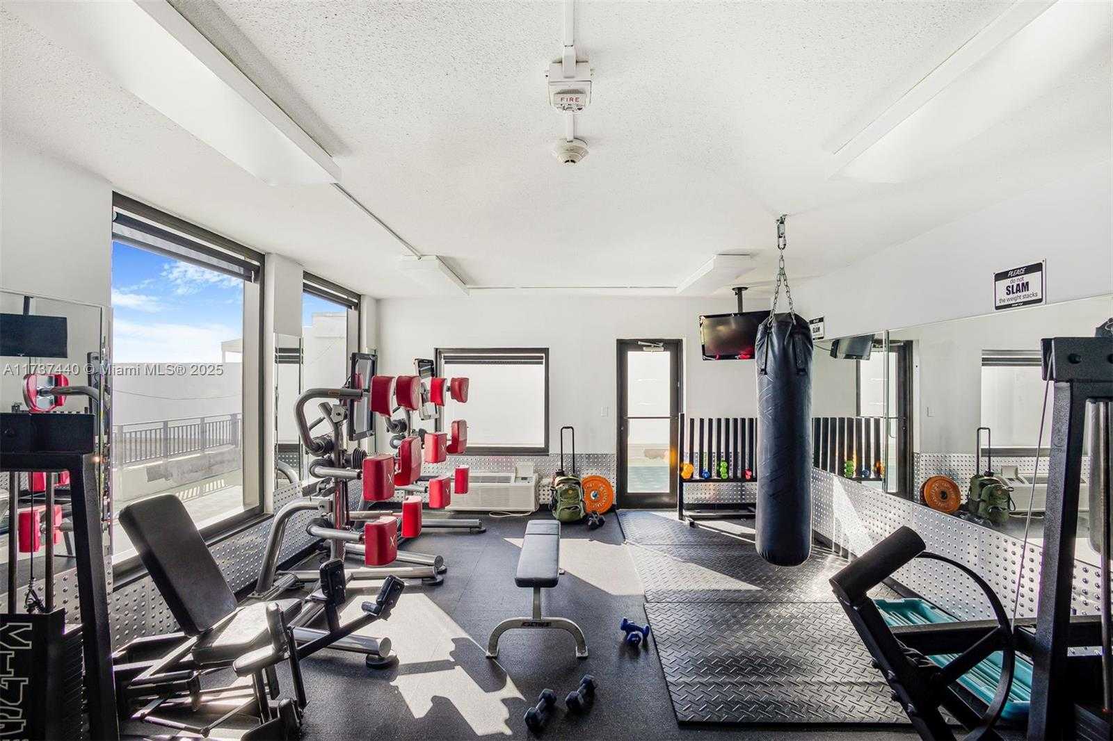 Small Image of 5555 COLLINS AVE #16L, Miami Beach Number 48